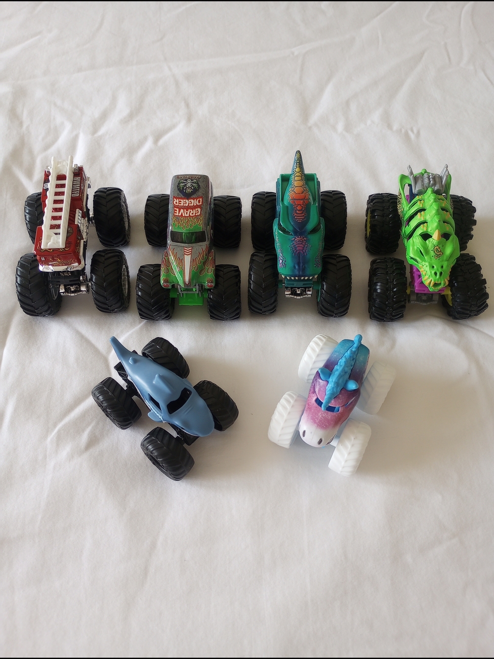Hot Wheels  Monster Trucks 5 Alarm #68 / Monster Jam Unicorn 2024